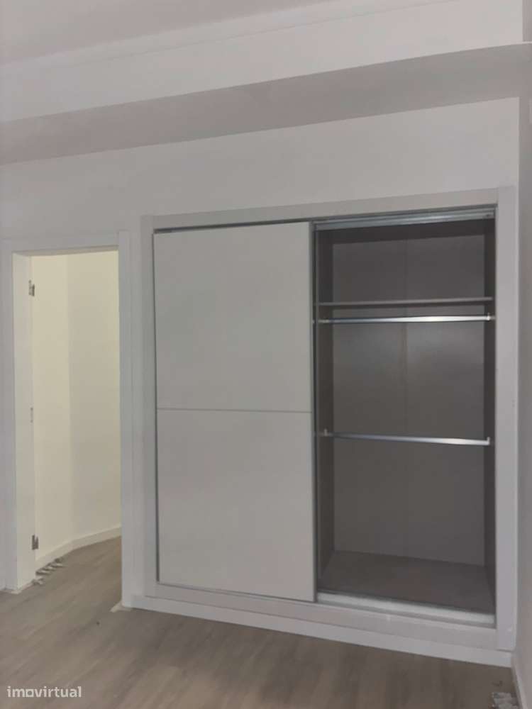 Apartamento Renovado com Vista Rio em Barreiro - Grande imagem: 4/21