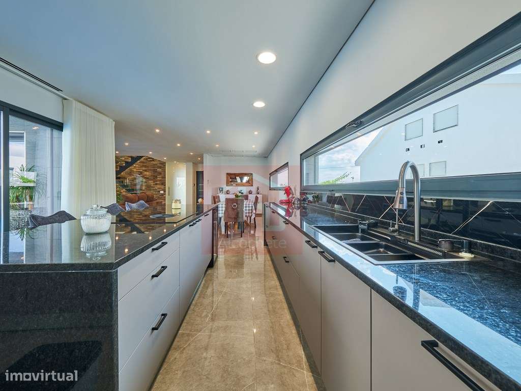 Moradia T5 de Luxo com Piscina Infinita Aquecida e Jacuzzi em Corte...-23