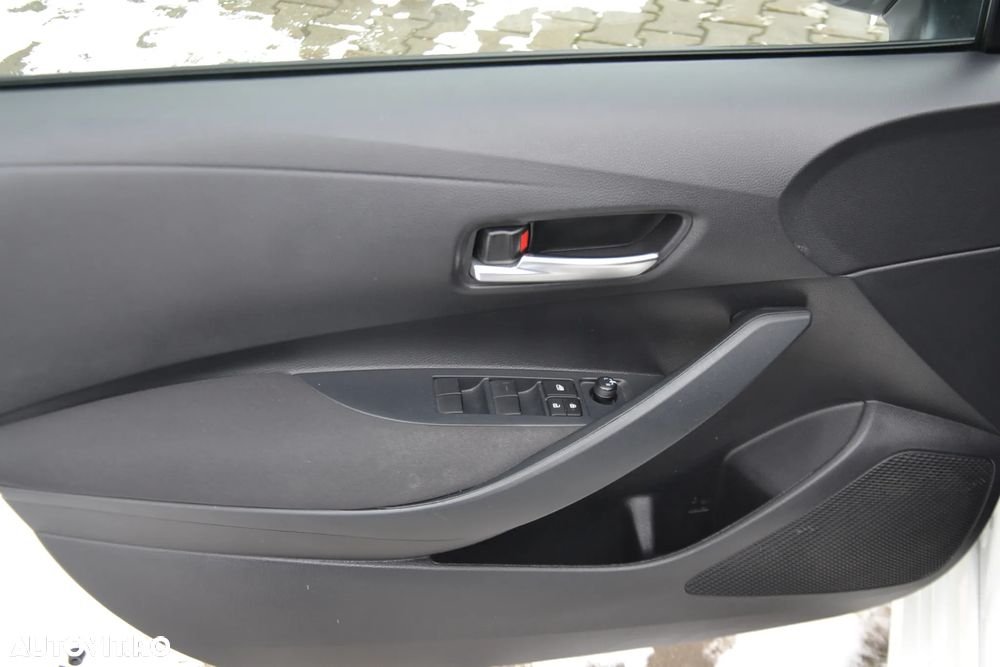 Toyota Corolla Sedan 1.8 Hybrid ECO HSD E-CVT 140 cp 33202 km - 10