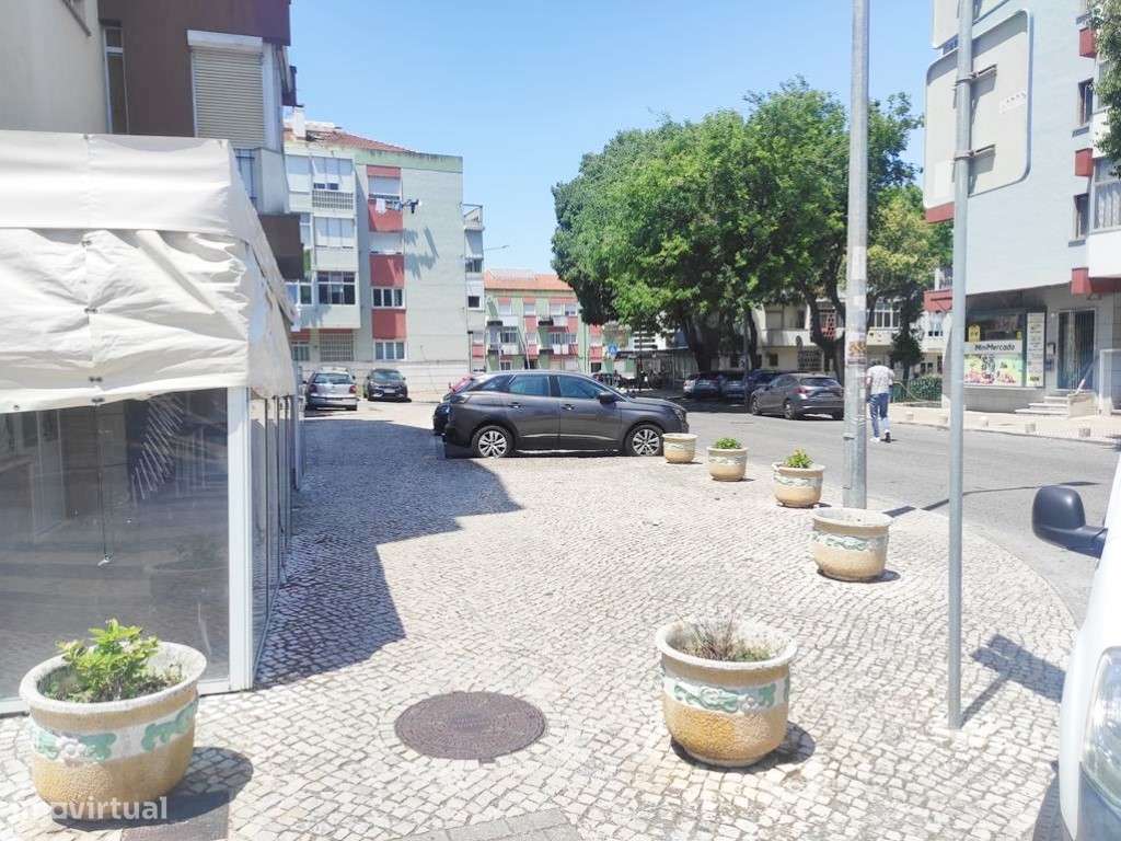 T3 Remodelado Junto á Escola Secundária da Amadora (Liceu)-24