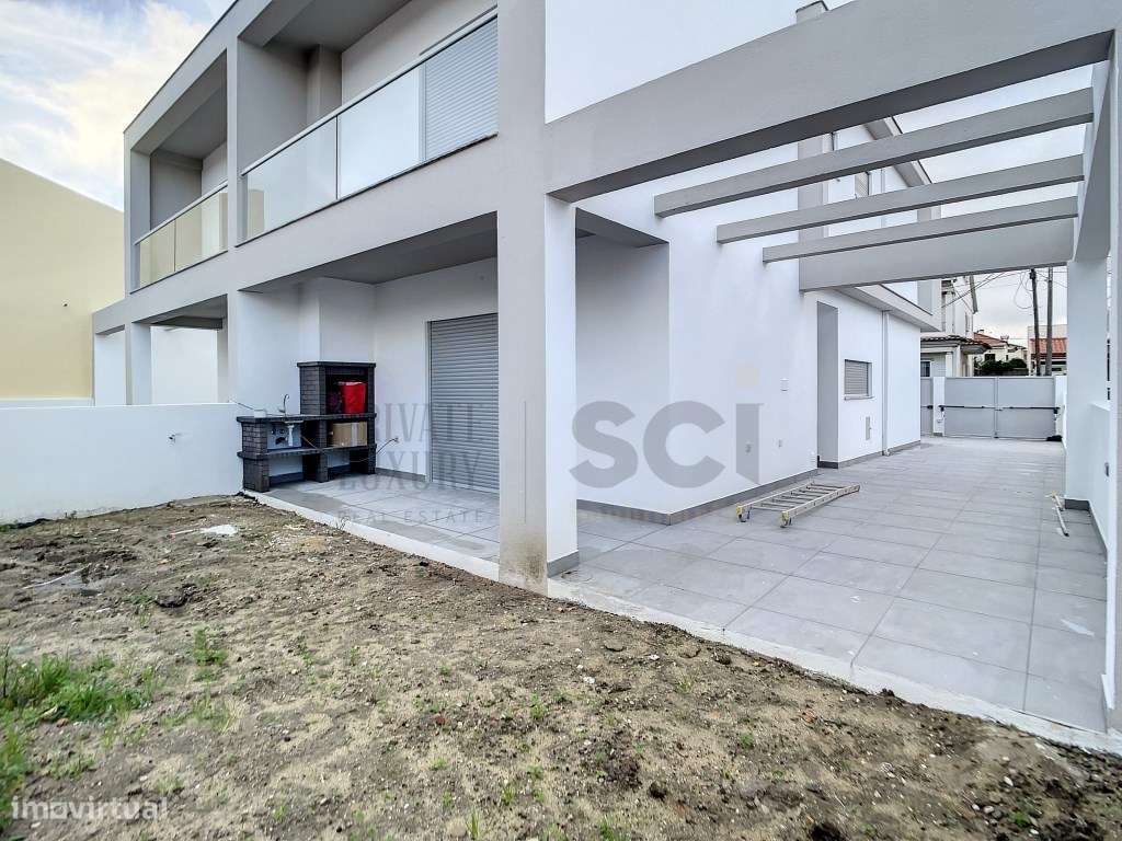 Moradia T3 em Fernão Ferro com Pérgula e Logradouro-19