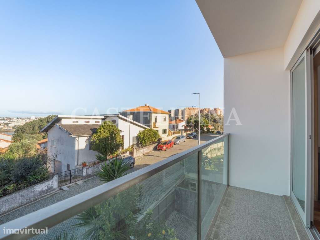 Moradia T4+1 com jardim, terraços e garagem privada, próxima a Mari...-16
