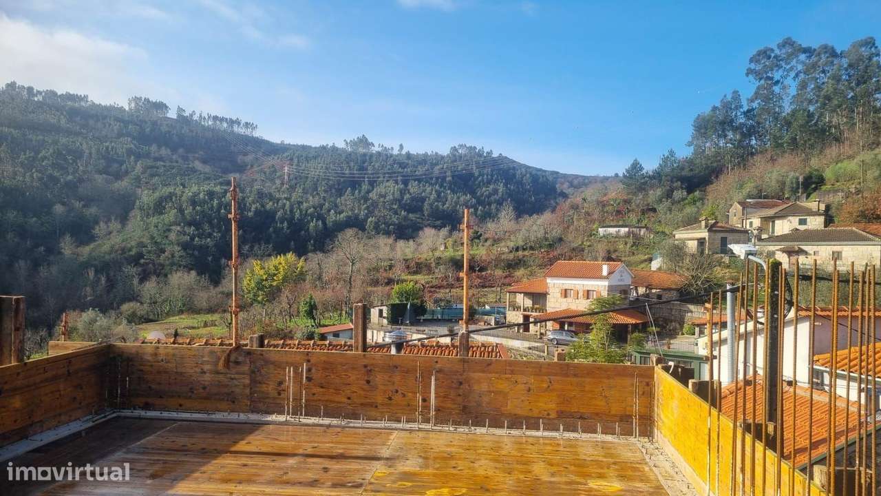 Oportunidade Única- Moradia V3 situada na Granja em Paredes de Viadore-11