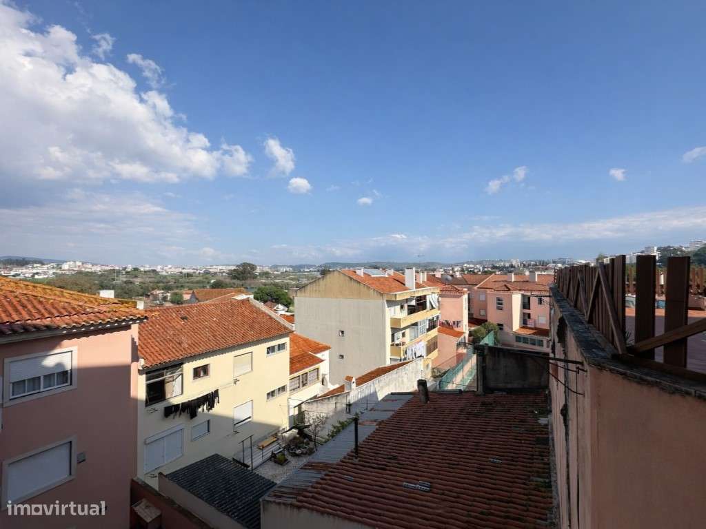 T3 com Varanda, Arrecadação e 2 Lugares de Garagem-33