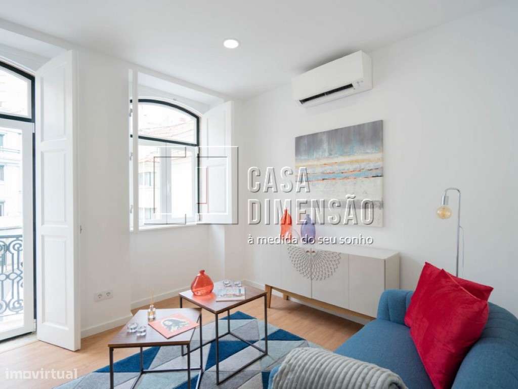 Apartamento de tipologia T2 com 61 m2, totalmente renovado, mobilad... - Grande imagem: 3/32