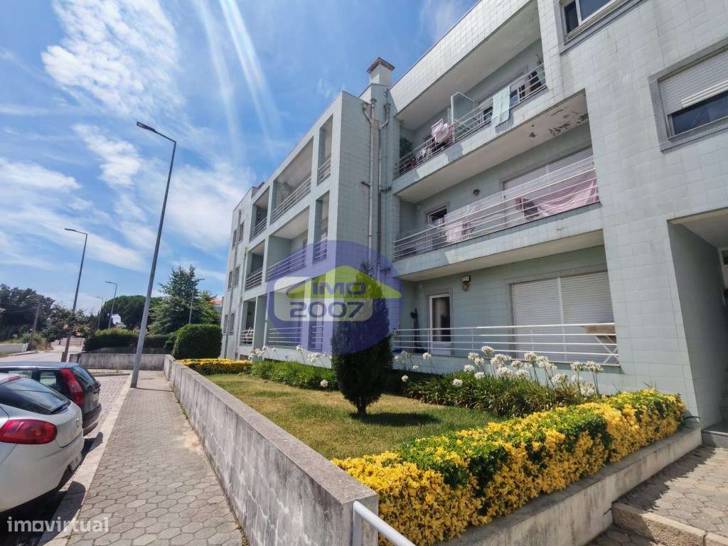 Apartamento T2 com terraço em Canelas-33