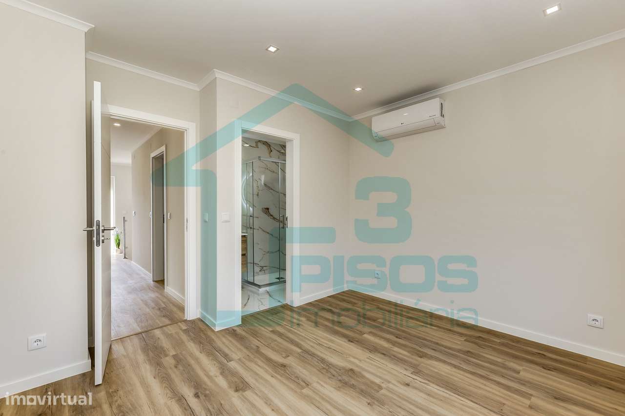 Moradia T4 isolada com terraço, jardim - Caxias - Oeiras-17