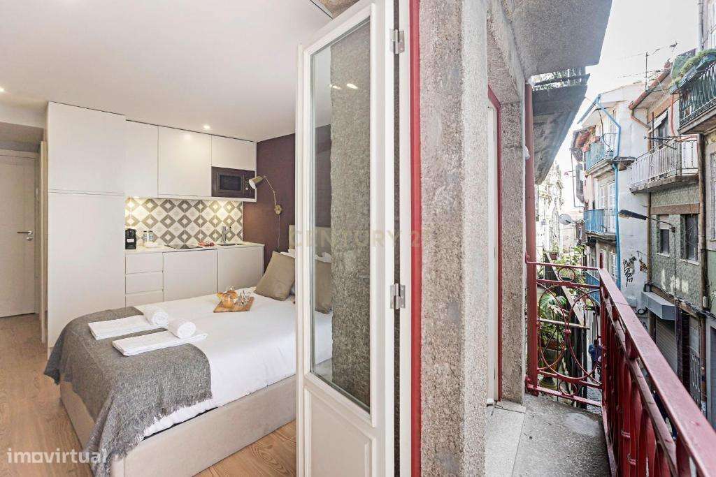 Prédio totalmente reabilitado com 5 apartamentos T0, no Centro Históri-12