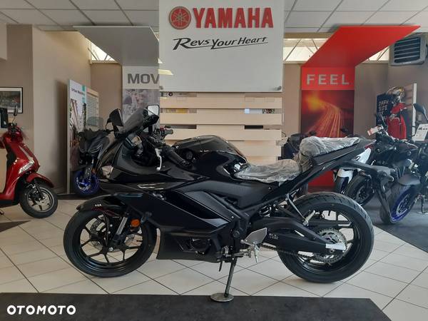 Yamaha R3 - 1