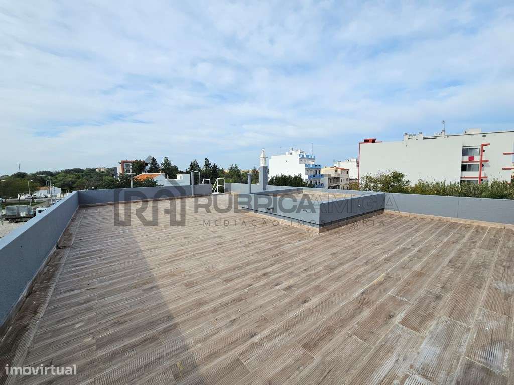 Moradia dúplex recuperada com garagem em Loulé-23