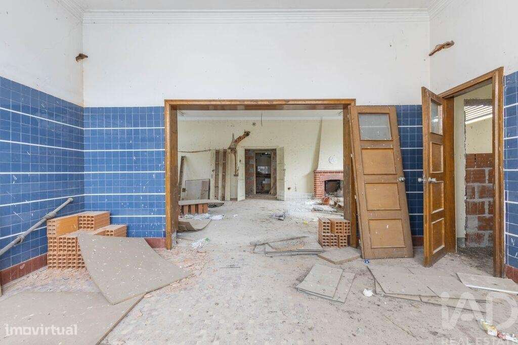 Prédio em Muge de 342,00 m2 - Grande imagem: 4/20