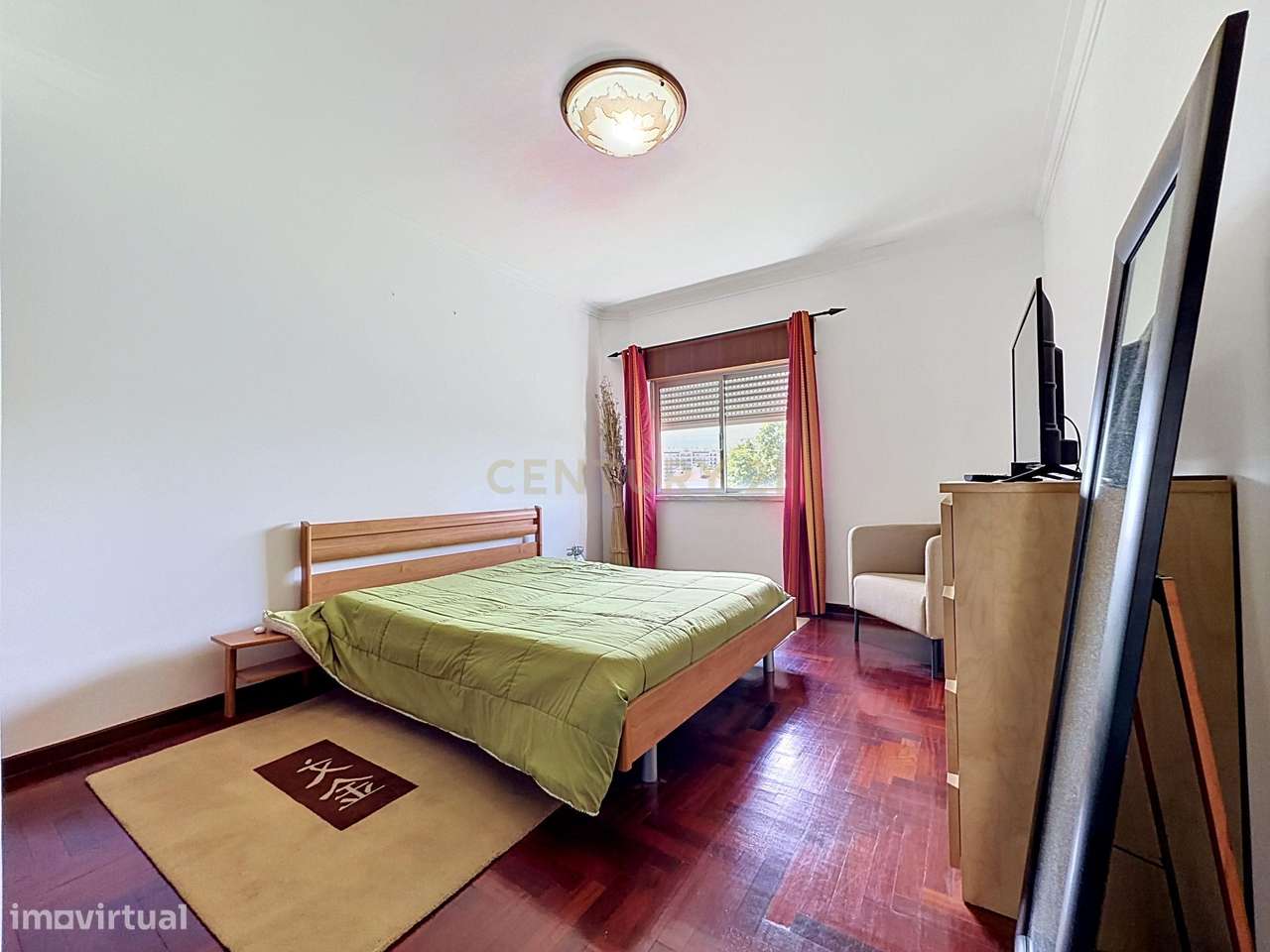 Apartamento T2 em em Paio Pires com excelentes áreas, perto de todas a-10