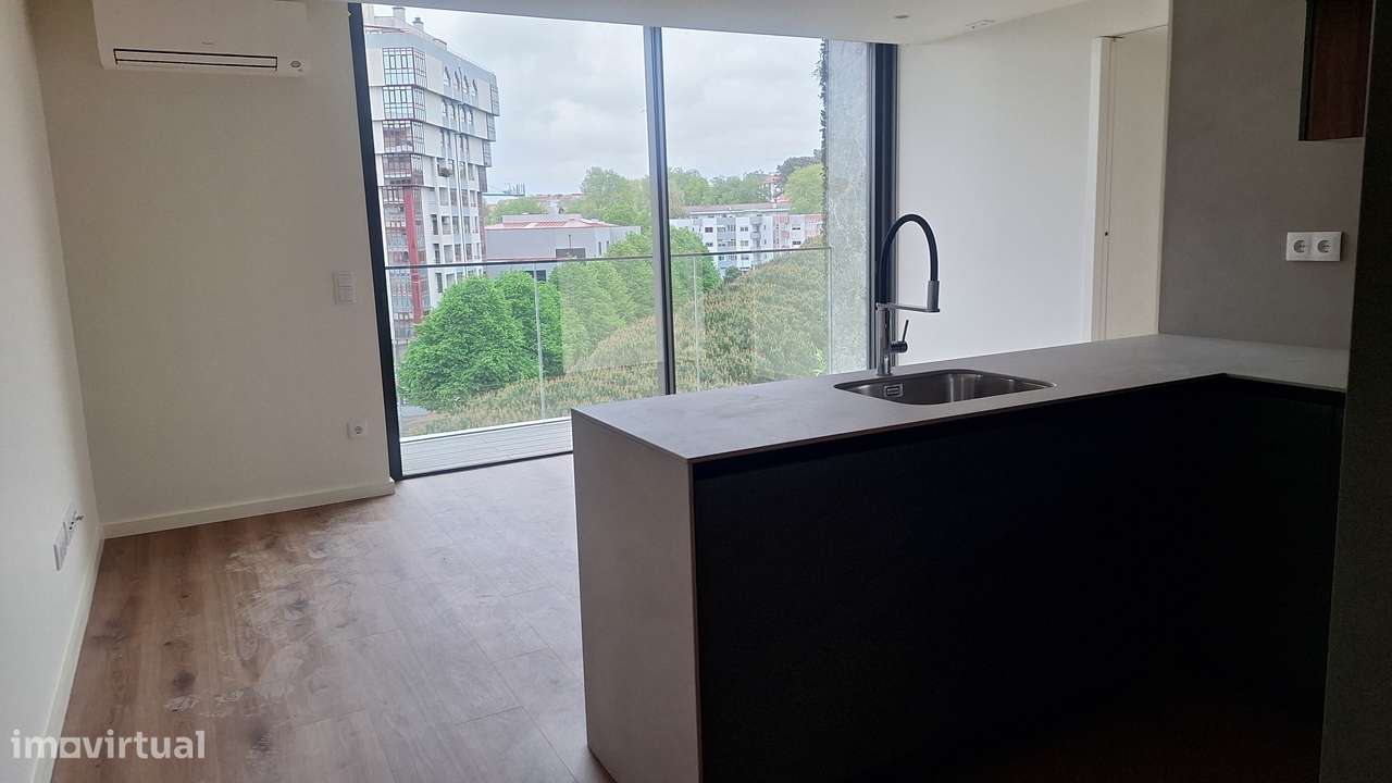 Apartamento T2 Varanda | Garagem|proximo cento Gaia| Pronto habitar-11