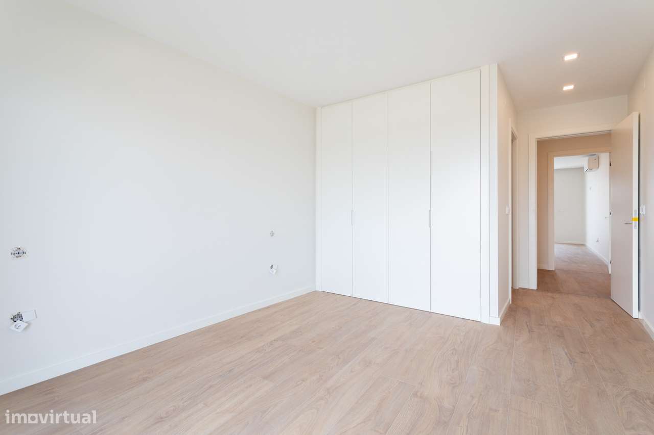 Apartamento T3 Novo a Estrear | 3 Suites | Vista Rio | Garagem Box | C-39