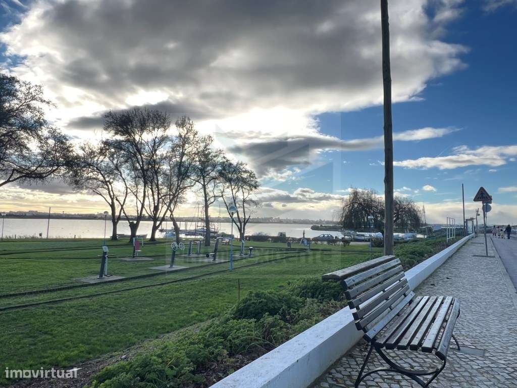 MORADIA T4+1, CAVE 76m2, SÓTAO, GARAGEM, GAIO - MOITA-40