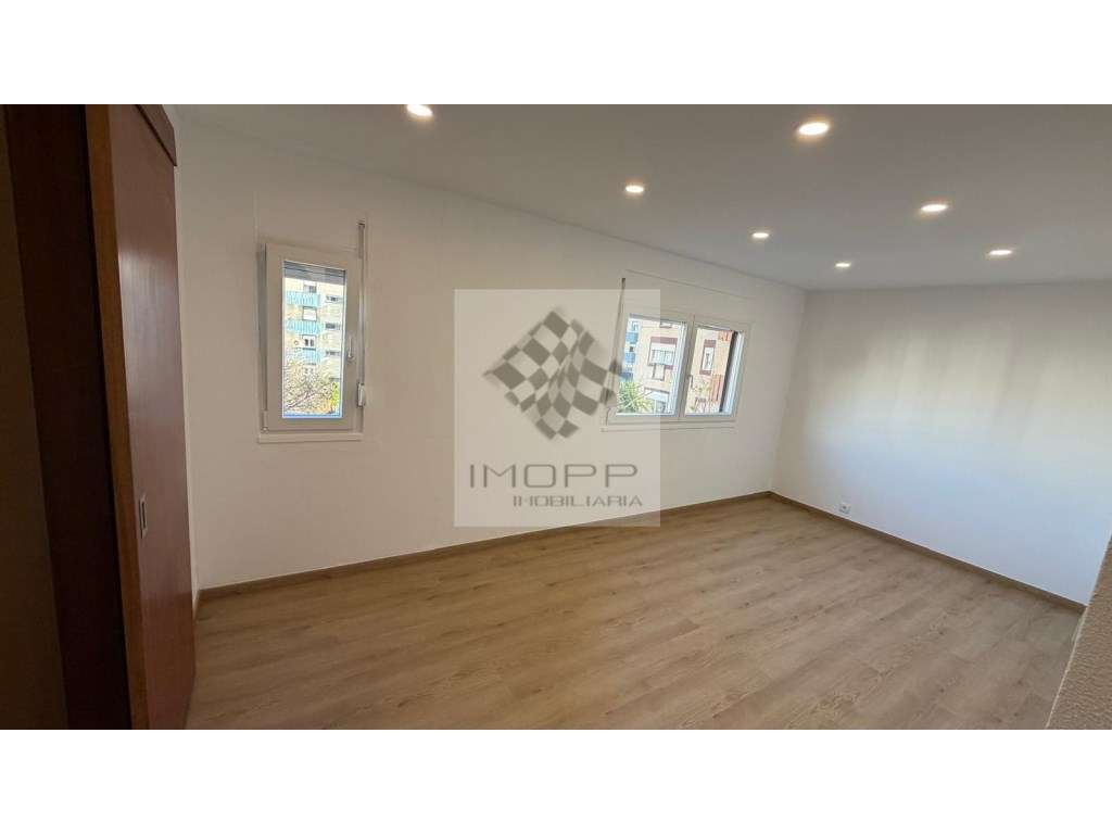 Reservado - Excelente T3 renovado nos Olivais-12