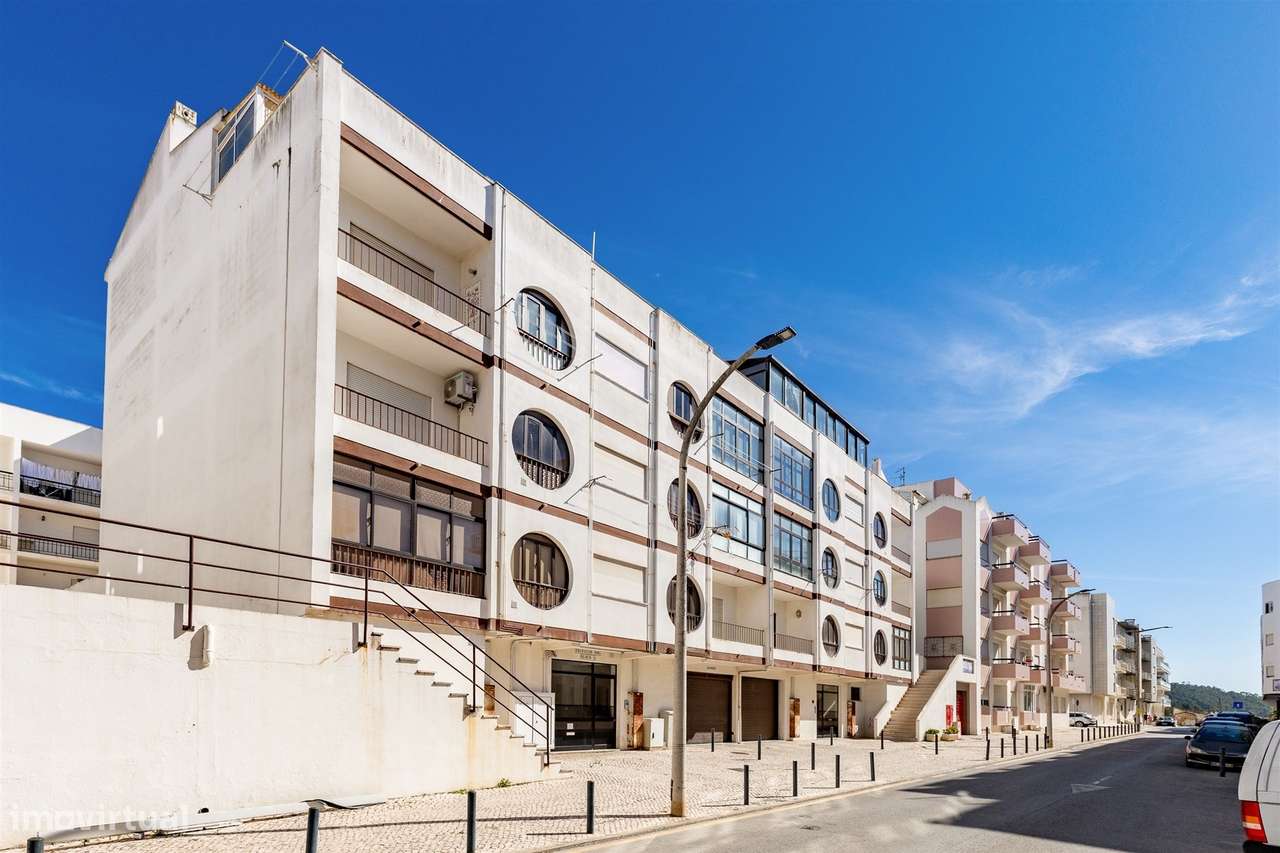 Apartamento T2 com Terraço e Garagem | Praia da Nazaré-0
