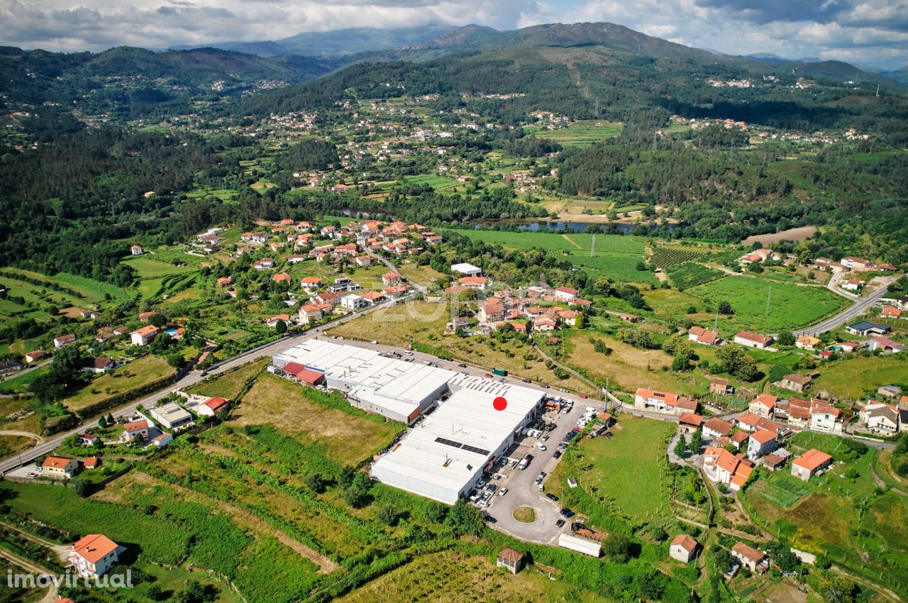 Pavilhão com cerca de 698 m2 em Vila nova de Muía - Ponte da Barca