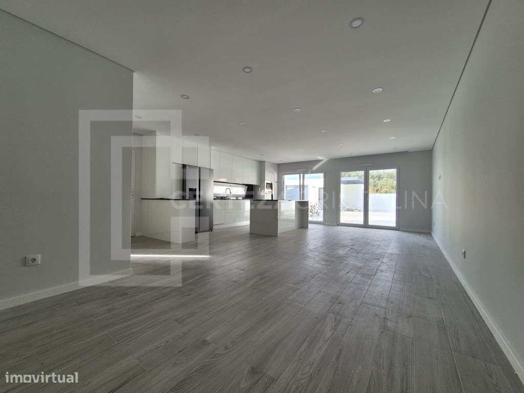 MORADIA CONTEMPORÂNEA COM PISCINA PRIVADA E GARAGEM-20