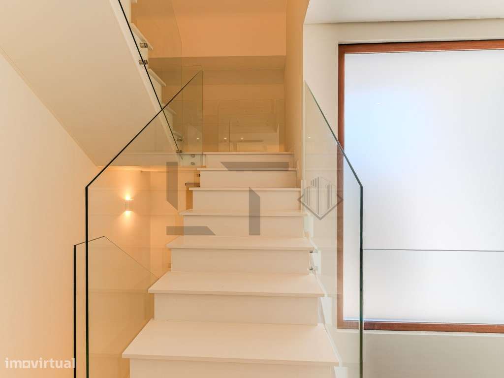 Fantástica Moradia T4 Moderna com Vista Mar, Jardim e Estacionament...-35