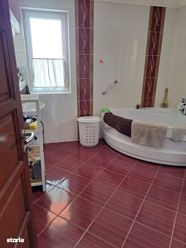 Casă P+E în cartierul Tineretului 3 camere, 2 băi, living, bucătărie-16