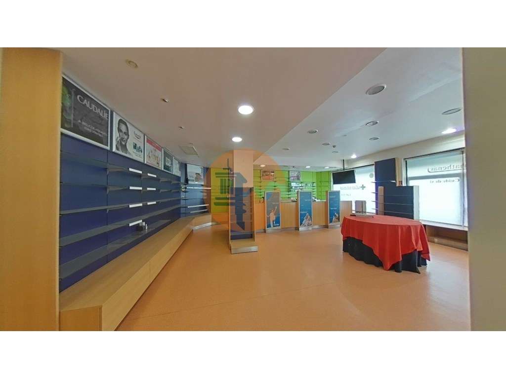 Oportunidade Imperdível em Olhão! Loja em Olhão com 335m2 - Grande imagem: 1/24