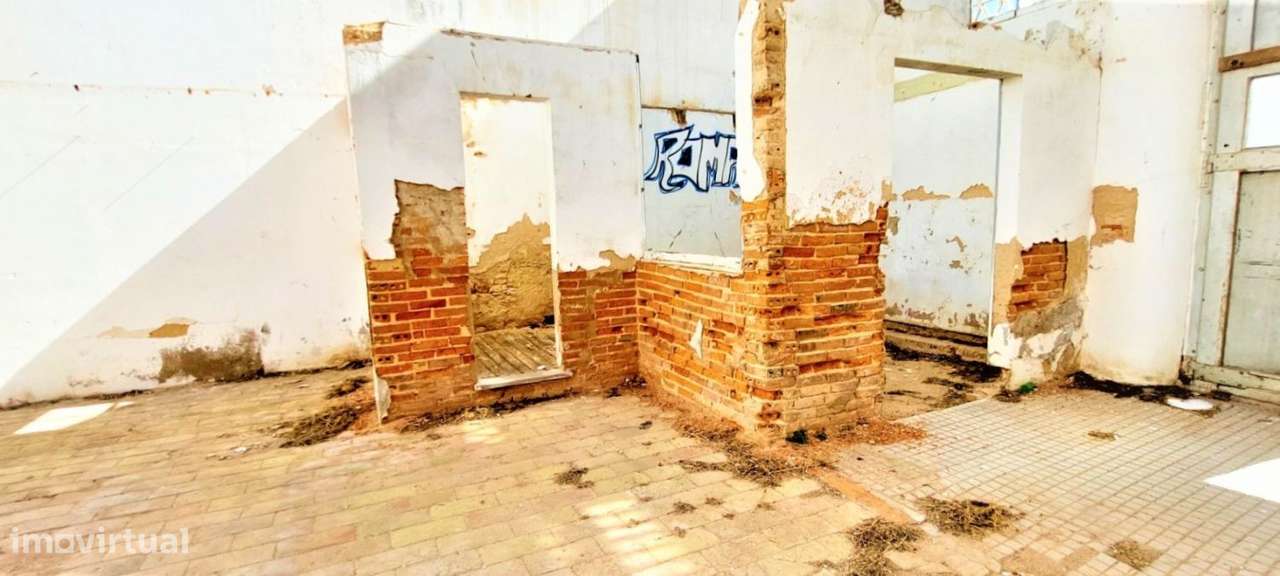 Armazém - Terreno Urbano - Grande imagem: 4/26