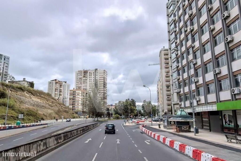 Espaço Comercial para Venda no Areeiro – Excelente Localização | 4 Est - Grande imagem: 1/4