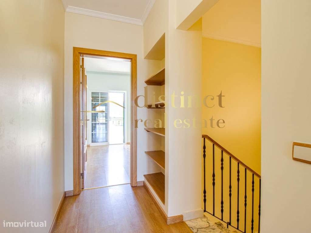 Moradia T2+1 Geminada com Garagem, Piscina, Terraço e BBQ-28