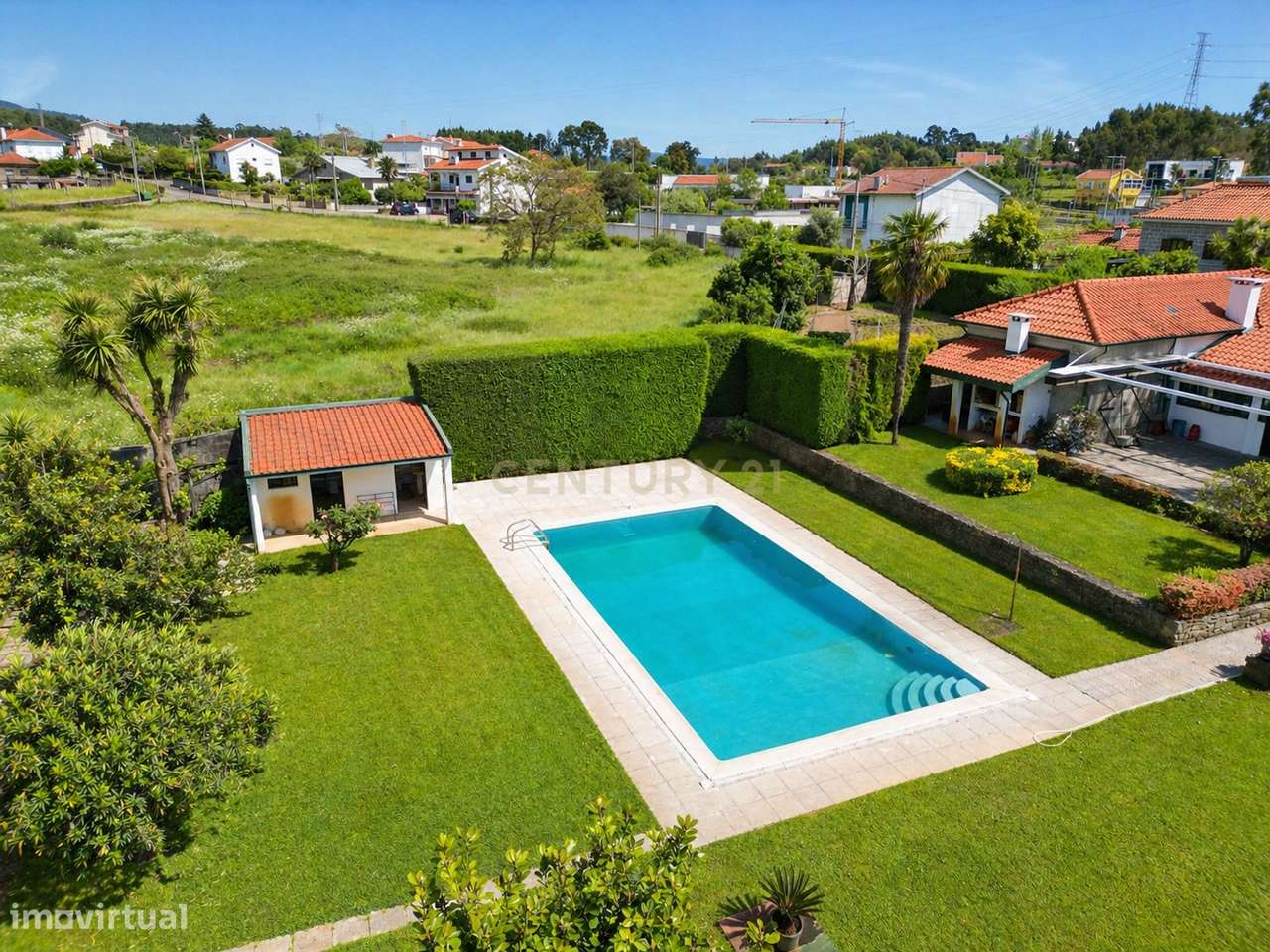 Moradia T3 com excelente privacidade, piscina e grande espaço exterior-39