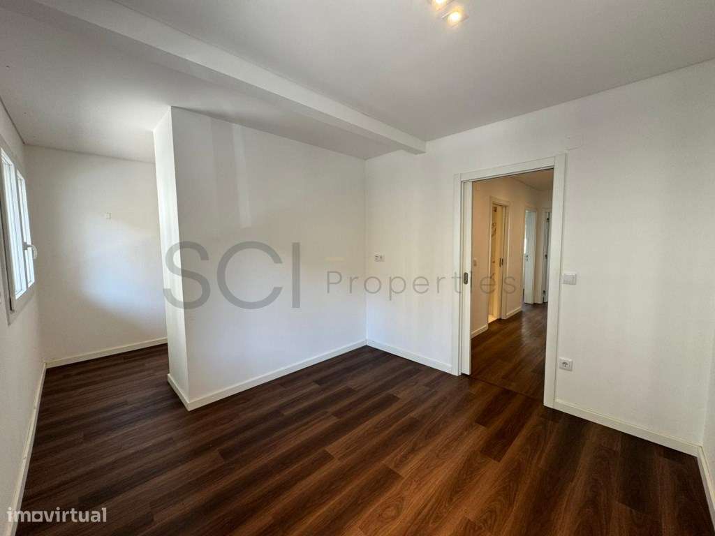 Apartamento T2 Centro de Almada Remodelado com Terraço-22