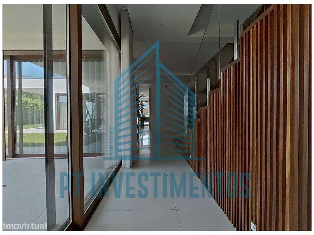 Moradia semi-nova T5+1 em Santa Joana - Aveiro-31