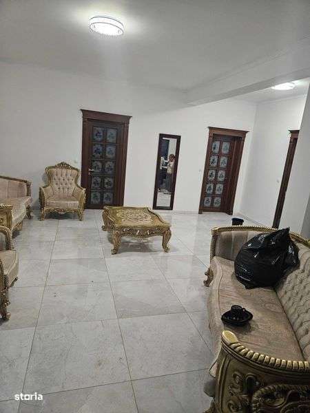 Casa de inchiriat - Imagine principală: 5/8