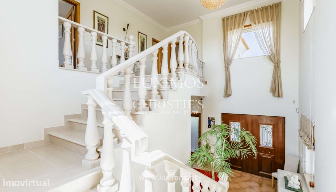 Fantástica Moradia V5 com garagem e piscina para venda na Luz, Algarv - Grande imagem: 4/33