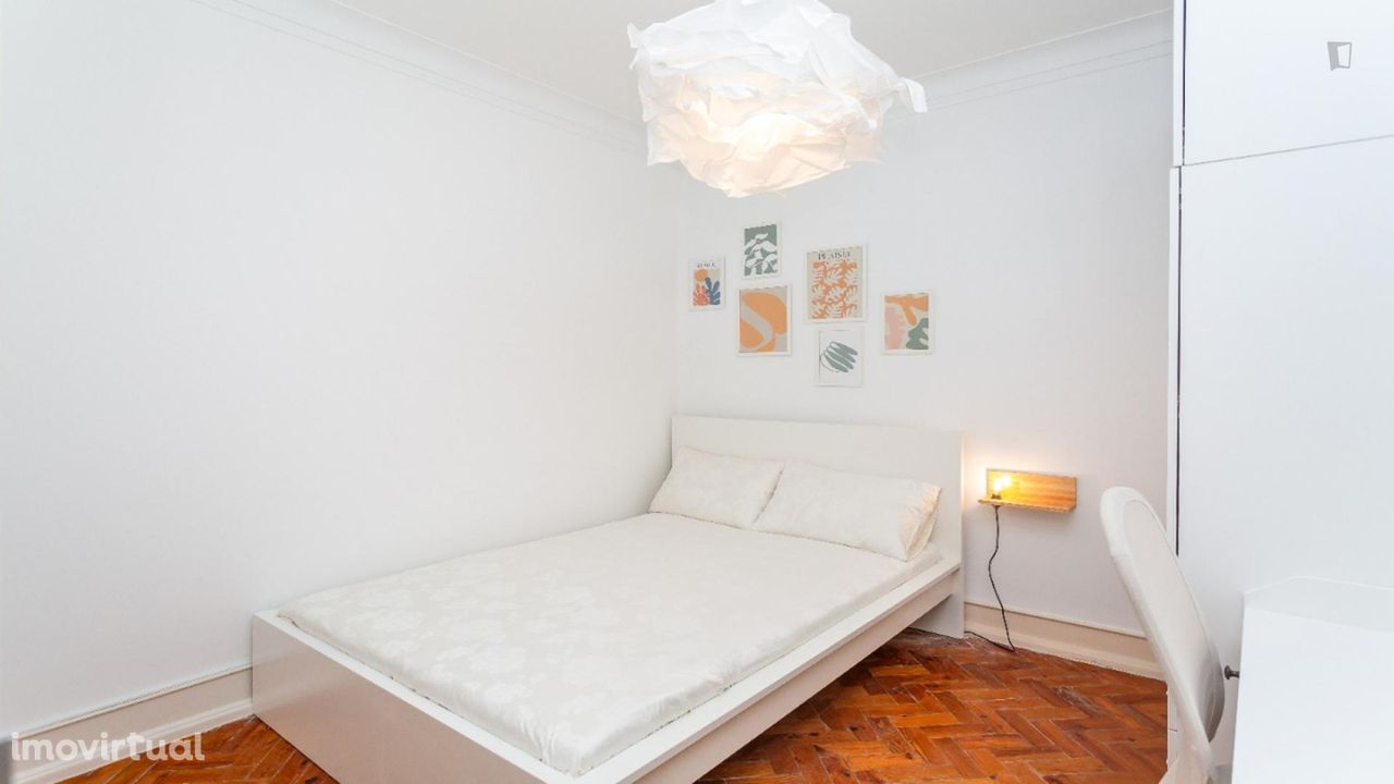 663542 - Quarto com cama de solteiro em apartamento com 4 quartos