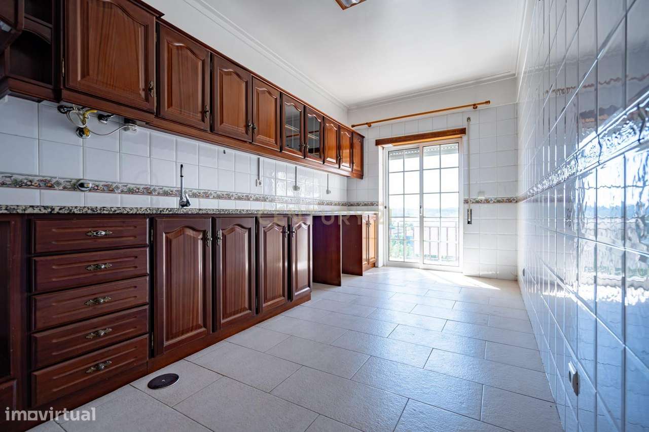 Apartamento T3 com elevador e garagem no centro da Lousã - Grande imagem: 2/47