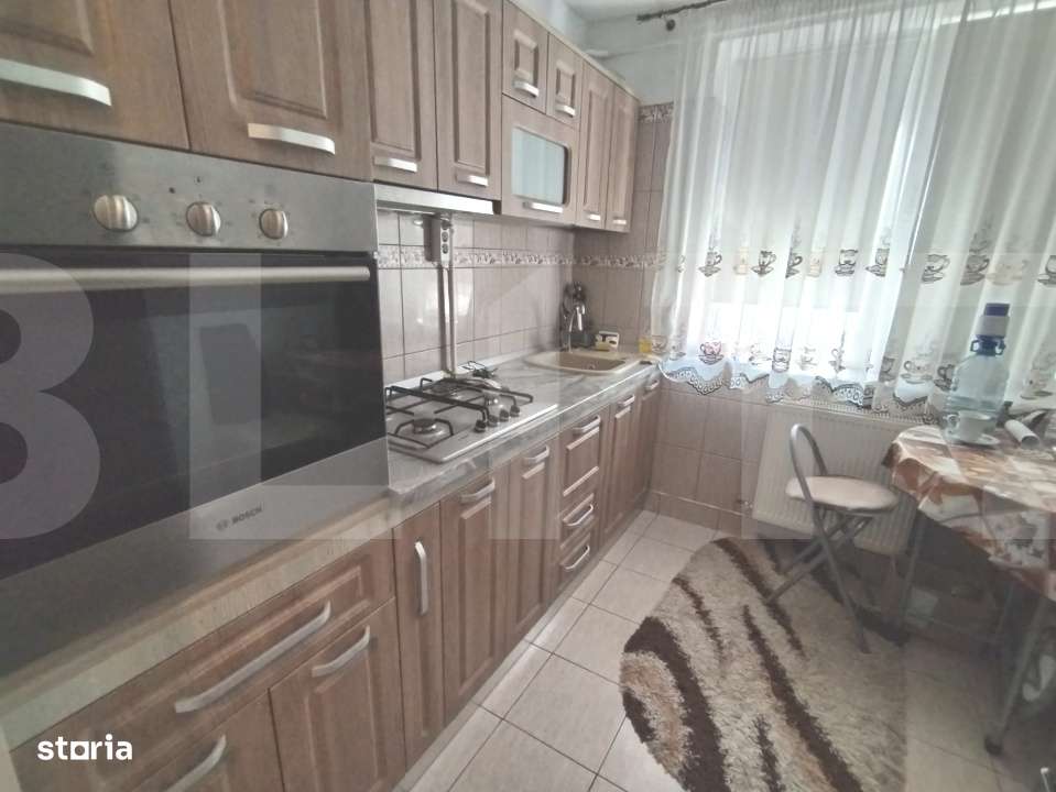 Aparatament de trei camere, semidecomandat, 56mp , Zona Pietii central - Imagine principală: 5/6