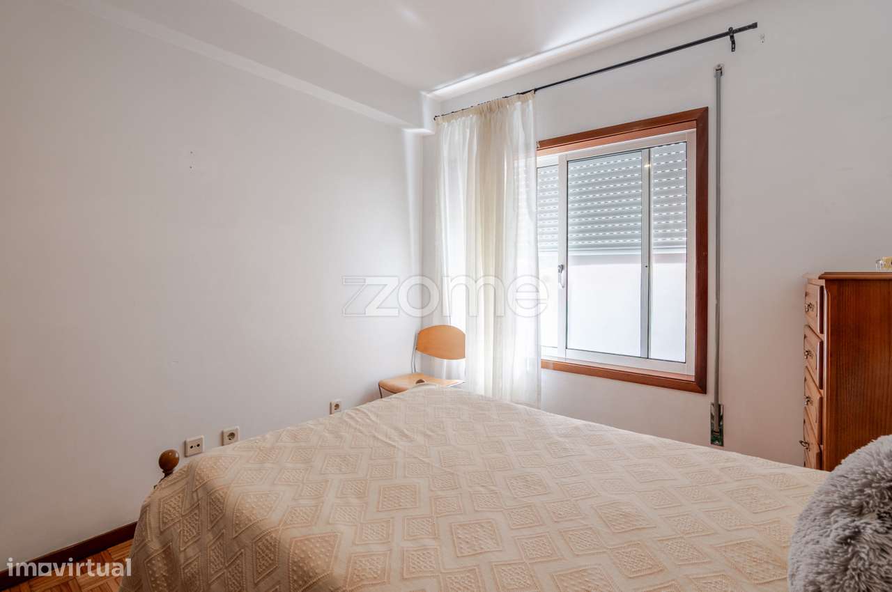 Apartamento T3 com garagem, varanda e arrumos-9