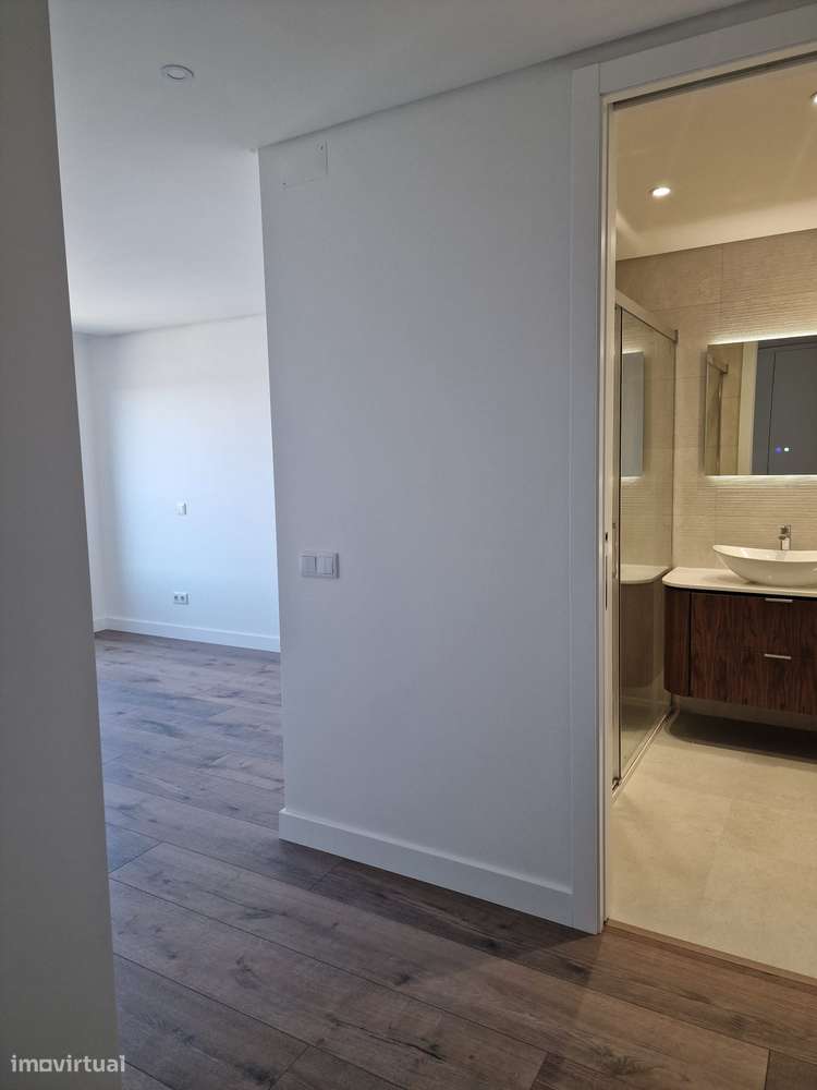 T3 2º Luxo c Estac. Arrecad., Varandas, Vistas jtº Forúm Almada-21