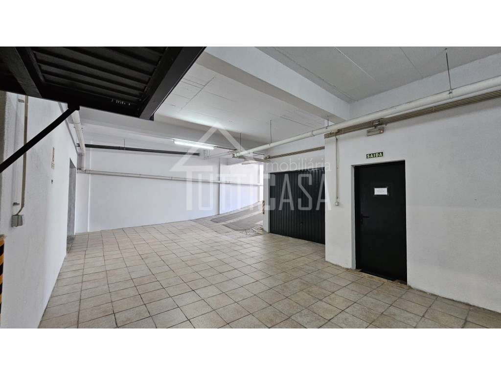 Apartamento T3 com garagem BOX em Alcainça-46
