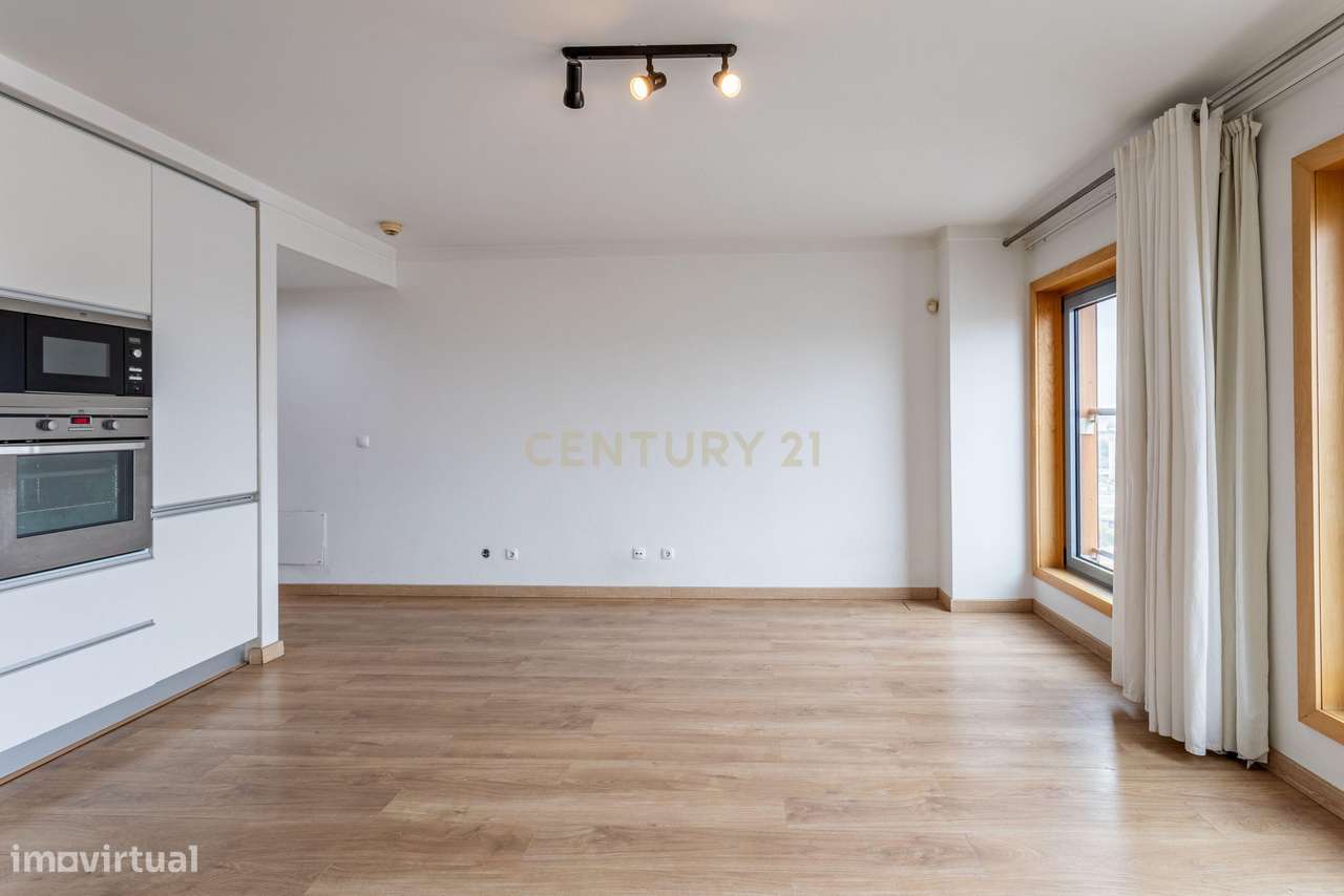 T0 com Vista no 22º Andar no Edifício Panoramic – Parque das Nações-5