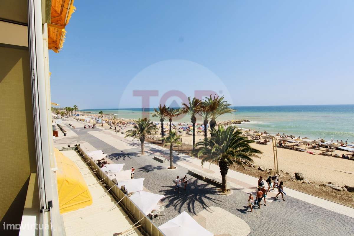 Viva o privilégio de estar na 1ª linha de Mar em Quarteira!-16