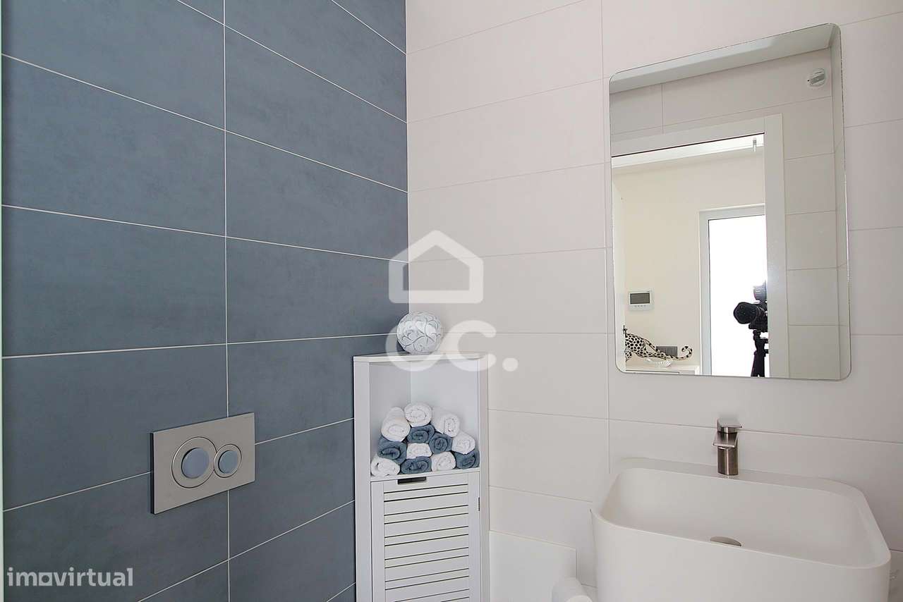 Moradia T3 com piscina, terraço e garagem ampla em Alcantarilha-25