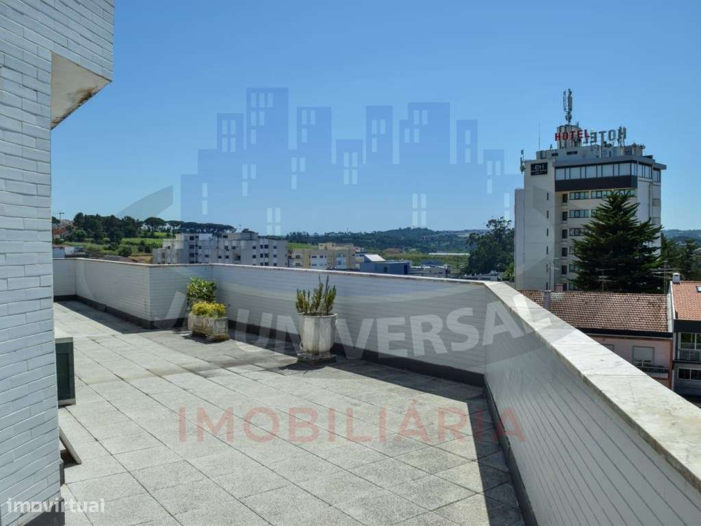 APARTAMENTO T5 NA AVENIDA MARQUÊS DE POMBAL DE LEIRIA COM VISTA PAR... - Grande imagem: 2/24