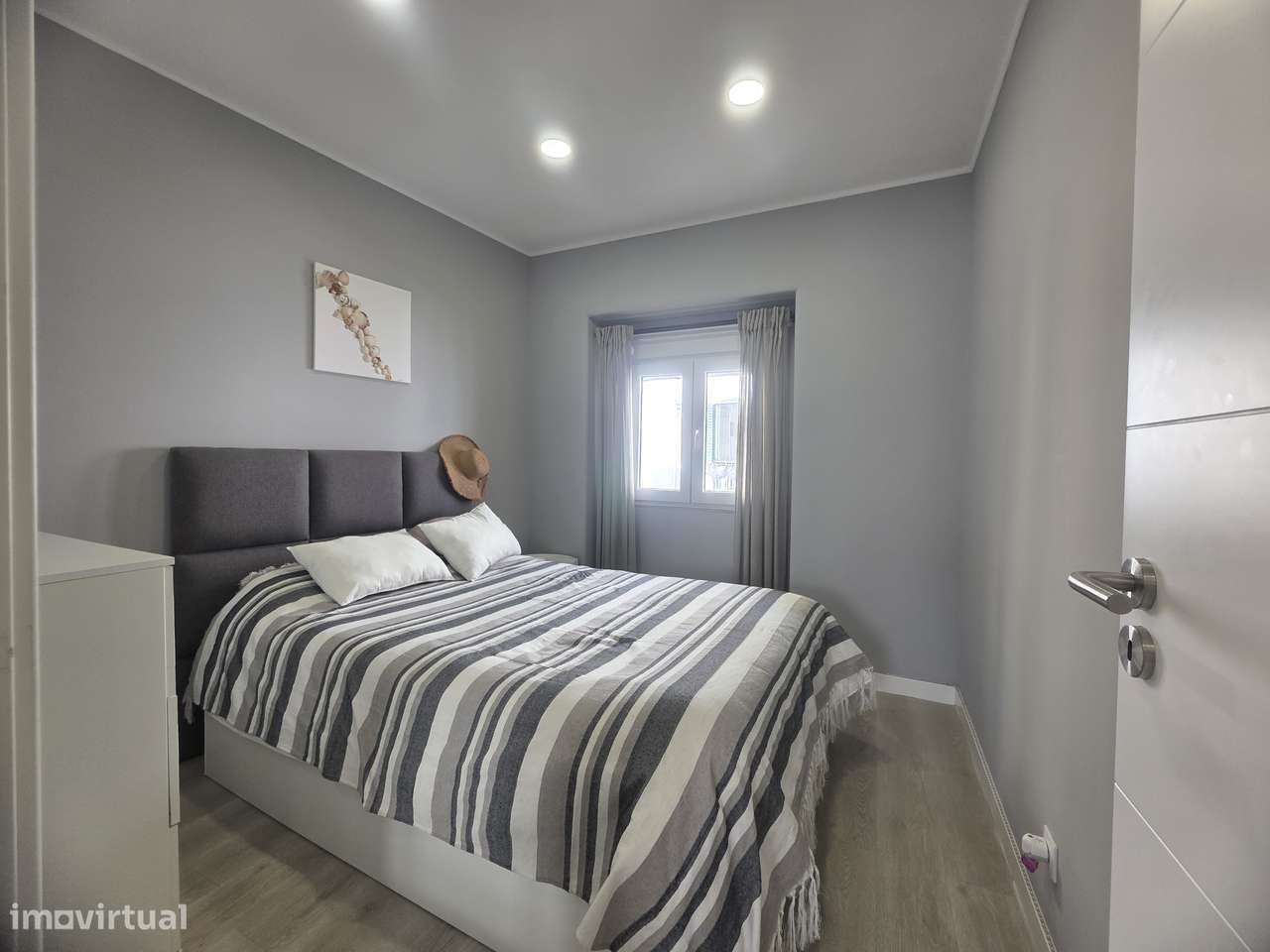 Apartamento T2 Duplex Recuperado - A 70m da Praia do Ouro-31