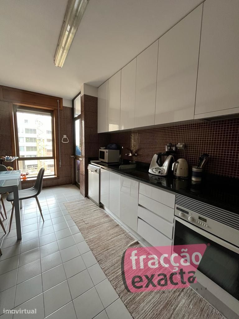 Apartamento T3, Espinho, junto à estação e praia