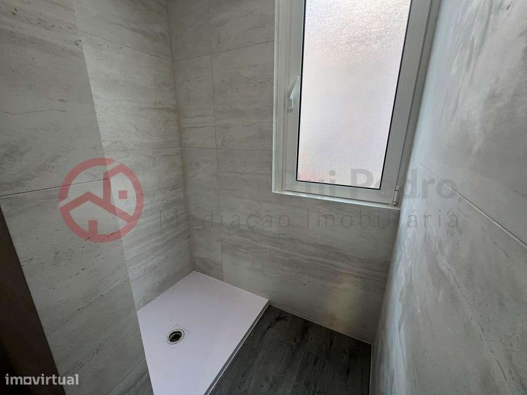 T2 Totalmente Remodelado na Cova da Piedade-14
