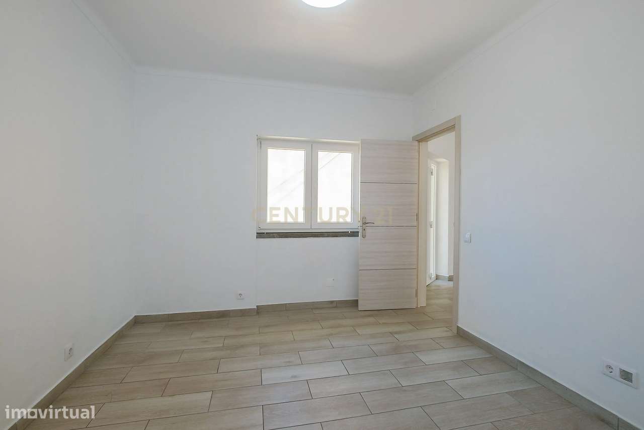 Moradia T4 Renovada no Estoril | Conforto, Espaço e Excelente Localiza-29