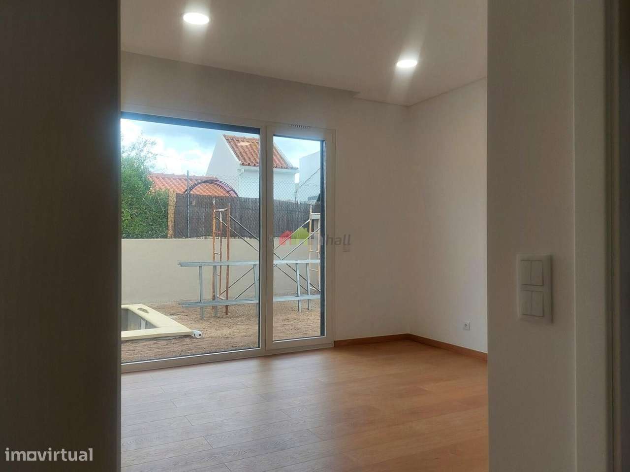 Moradia T4 Nova de arquitectura moderna em Azeitão-8