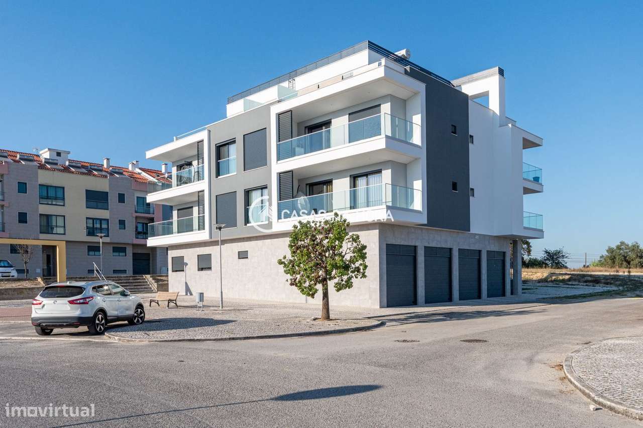 T3 NOVO NA ATALAIA - MONTIJO | MOBILADO, 2 AMPLAS VARANDAS E GARAGE...-0